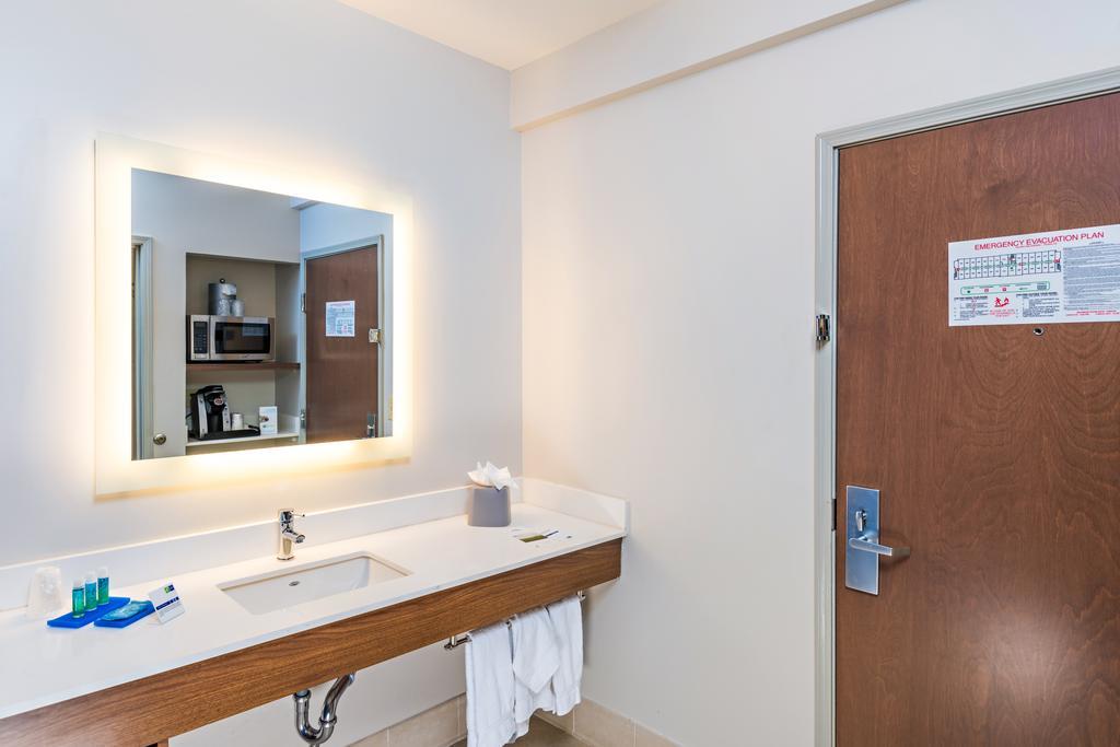 Holiday Inn Express Peoria North - Glendale By Ihg Exterior foto