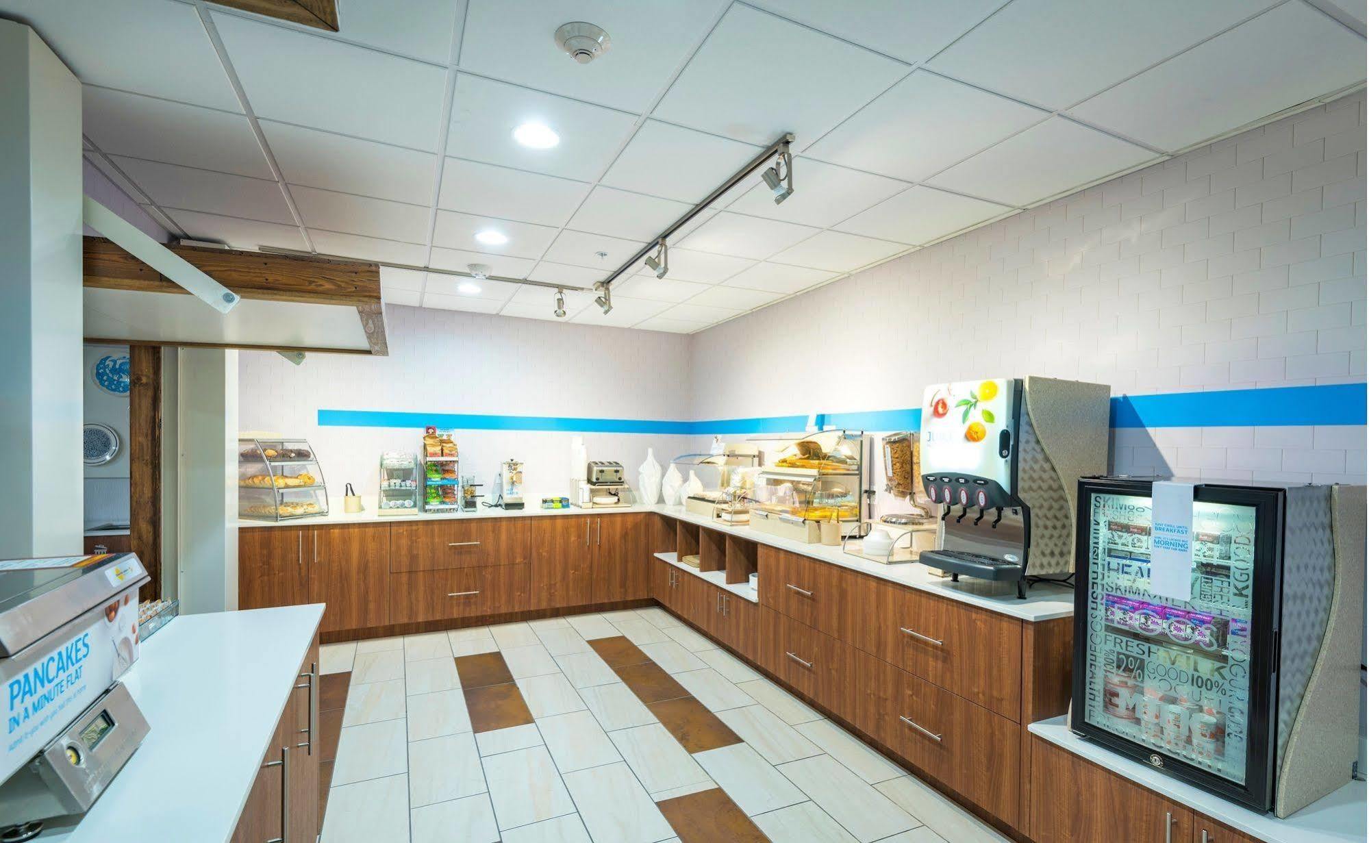 Holiday Inn Express Peoria North - Glendale By Ihg Exterior foto